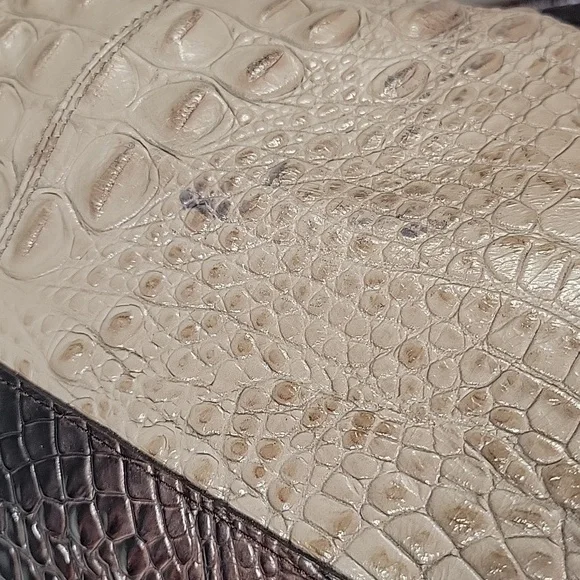 Elegant Crocodile Embossed Tan and Black Women's Bag - Picture 9 of 16